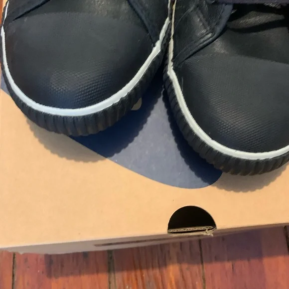 NEW Tretorn Black Leather High-Top Sneakers Classic Design - Picture 5 of 7